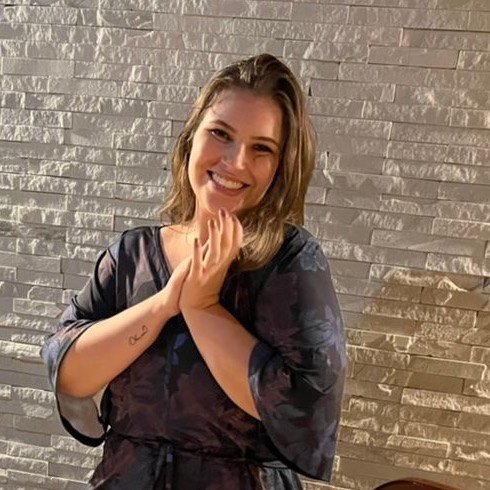 Psicóloga Thayná Carvalho em Belo Horizonte, especialista em saúde mental, ansiedade, depressão e psicoterapia individual.
